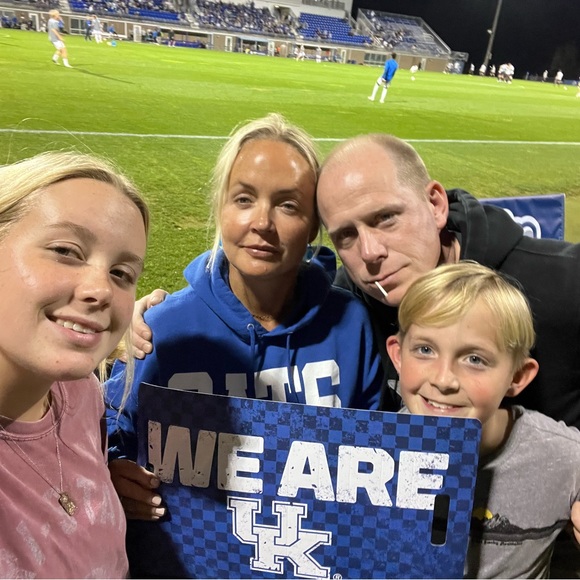 Meet your Posher, Elizabeth - Picture 7 of 10